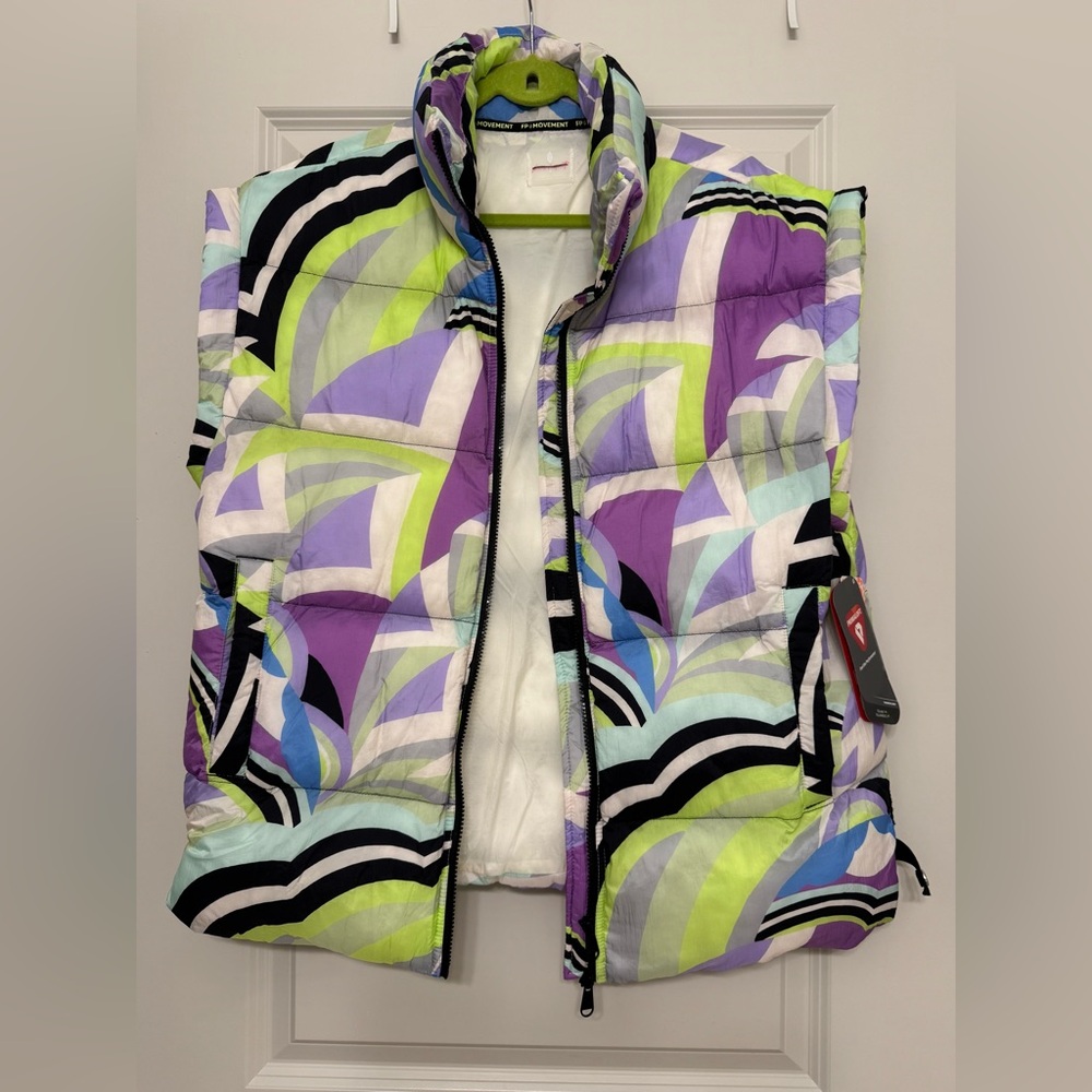 NWT Free People Movement In A Bubble Puffer Vest - Kai Geo Super Berry - Size: S - Picture 5 of 17
